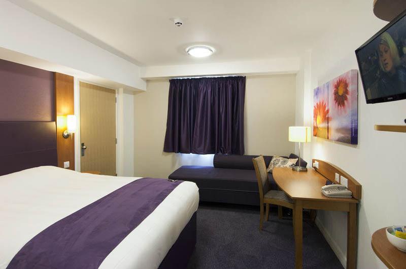 Premier Inn Ripley Ріплі Екстер'єр фото